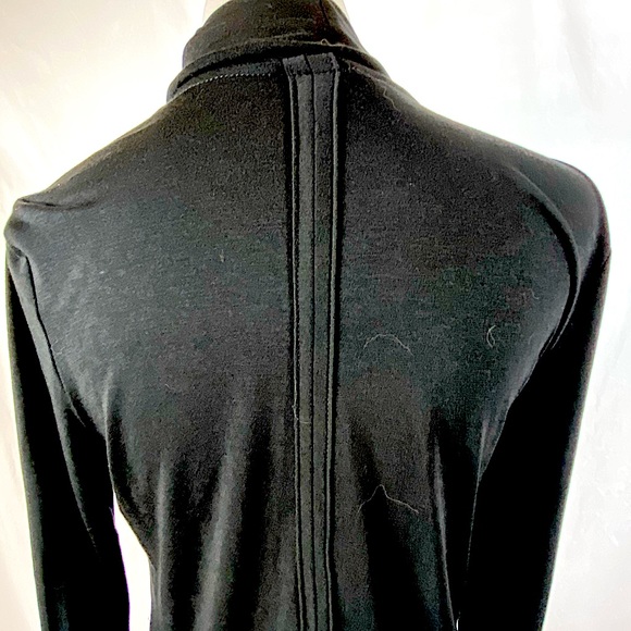 Vina Active 🔵 Life Lightweight Black Stretch Top NWT - Picture 9 of 11